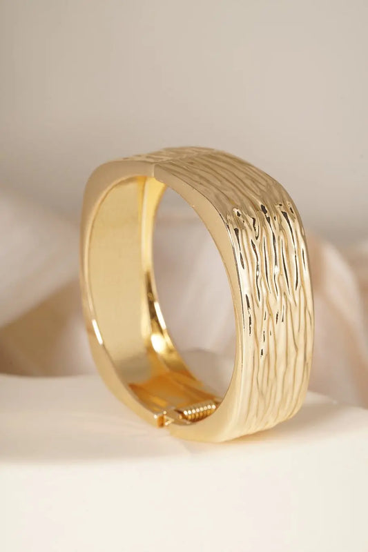 Гривна SQUARED BANGLE – златиста, неръждаема стомана с циркони, Ø 6.2 x 2 см, регулируема Versai