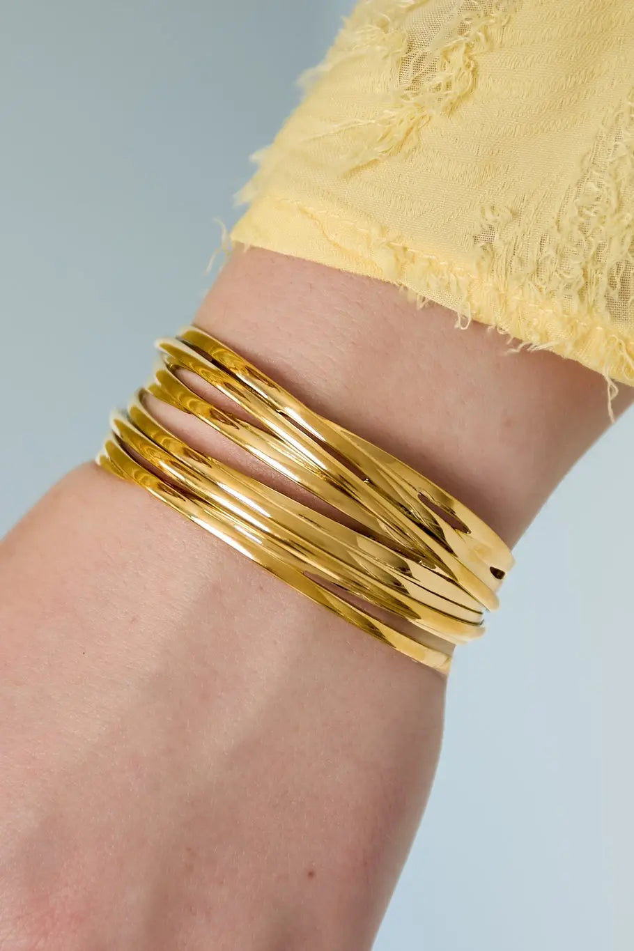 Гривна CUFF BRACELET – отворена, регулируема, златиста, от неръждаема стомана Versai