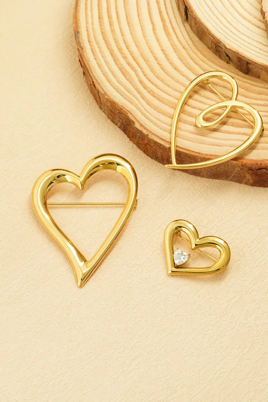 Брошка BLING HEART – златиста, блестяща, неръждаема стомана, сърце с камъни Versai