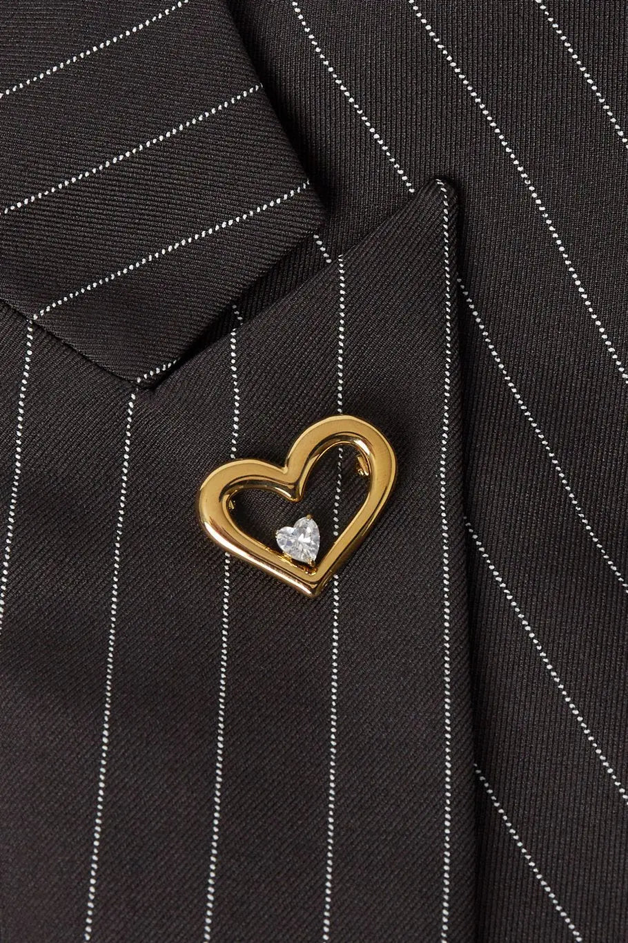 Брошка BLING HEART – златиста, блестяща, неръждаема стомана, сърце с камъни Versai